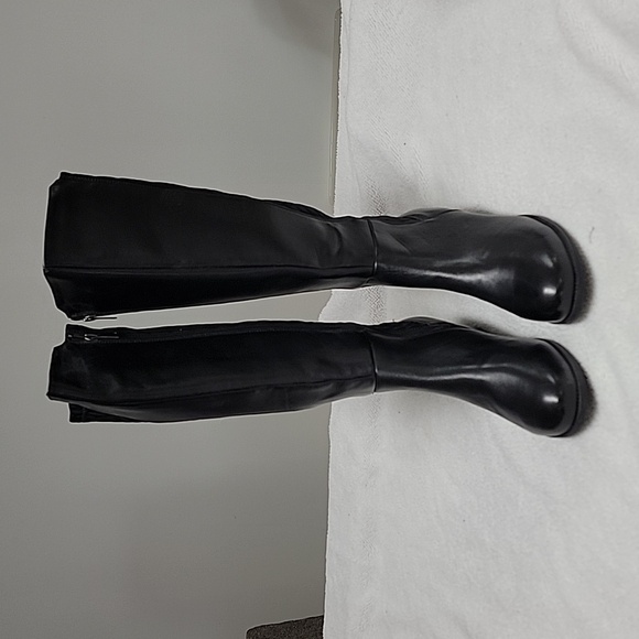 Boots - Picture 4 of 12